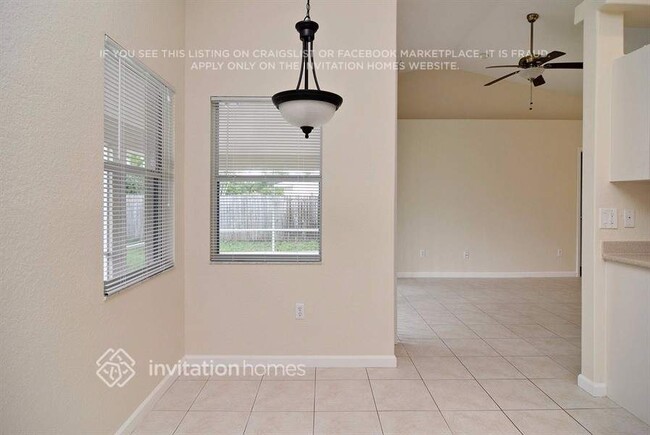 Photo - 668 SE Damask Ave