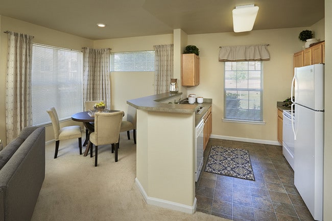 Kitchen and dining room - Madison Park Apartments