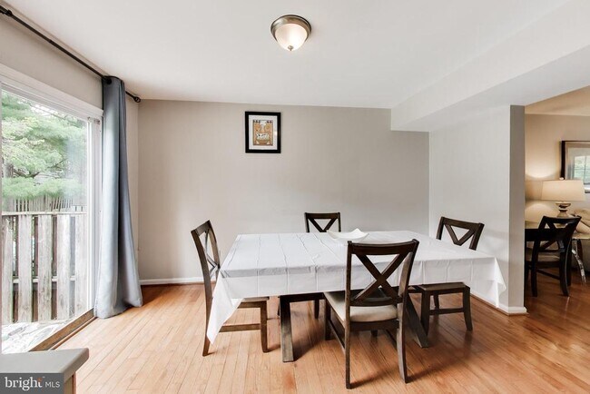 Photo - 10075 Maple Leaf Dr