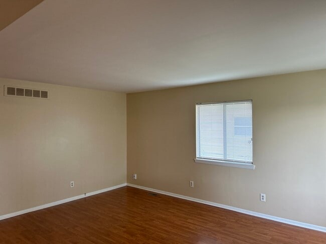 Photo - 325 W Woodruff Ave