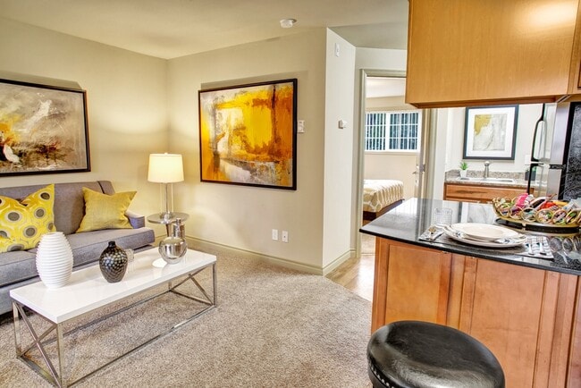 Photo - Colonial Square