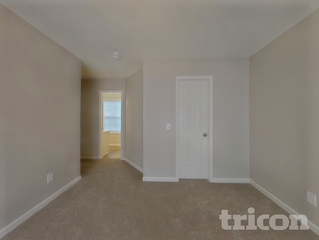 Photo - 208 Autumn Woods Dr