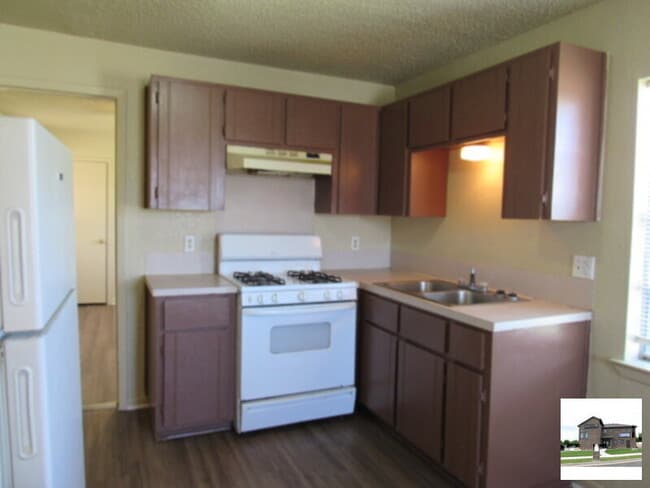 Photo - 804 Hackberry St