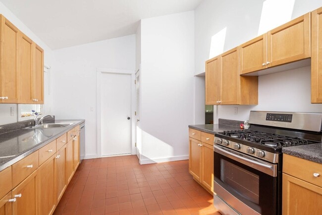 Photo - 706 Springs Fireplace Rd