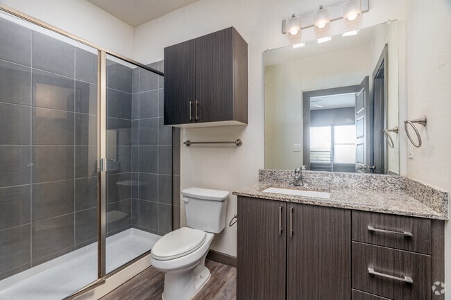 1BR, 1BA - 662SF - Bathroom