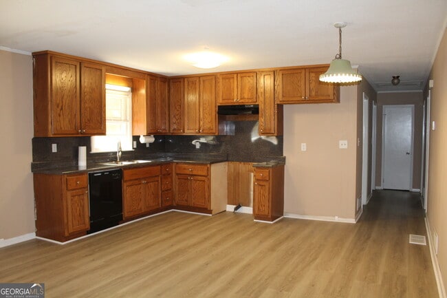 Photo - 289 Bruce St