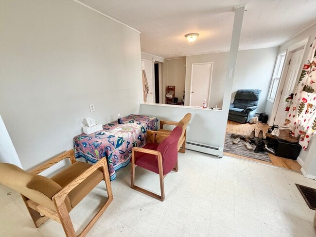 Photo - 3 Bedroom Apartment in Burlington VT Available 6/1! Unidad 2