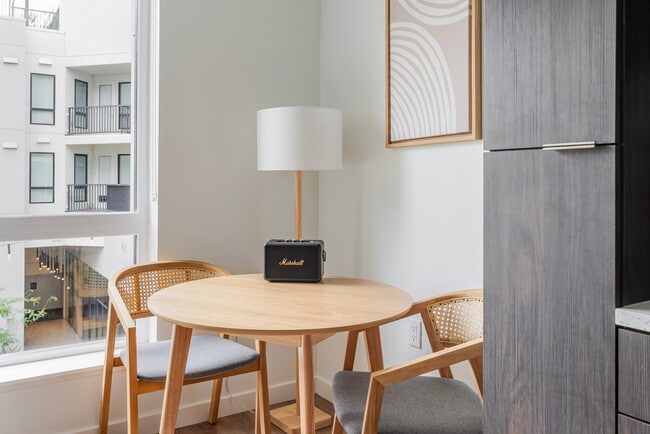 Photo - 238 13th St Unidad FL7-ID2014