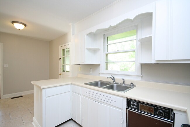 Photo - 407 Warner St NW