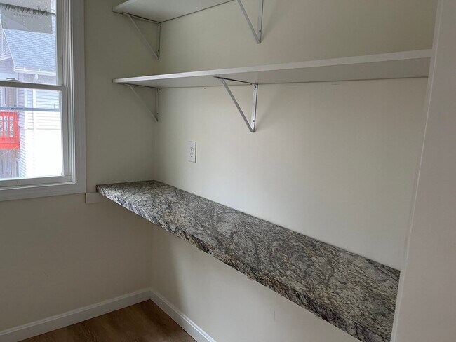 Photo - 752 Alden St