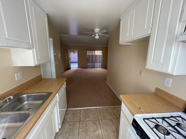 Photo - 15037 Victory Blvd Unit 105