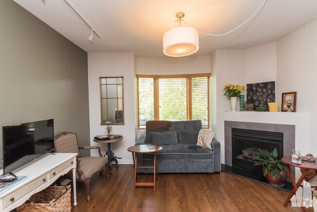 Building Photo - 2035 W Crystal St Unit 1 Rental