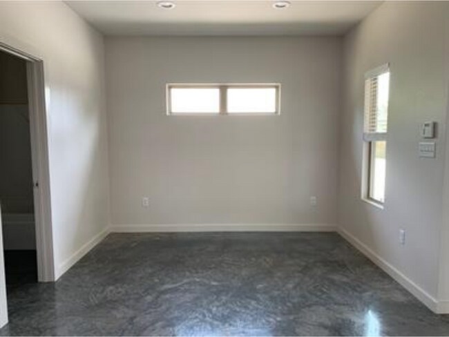 Photo - 306 S Oak St Unidad C