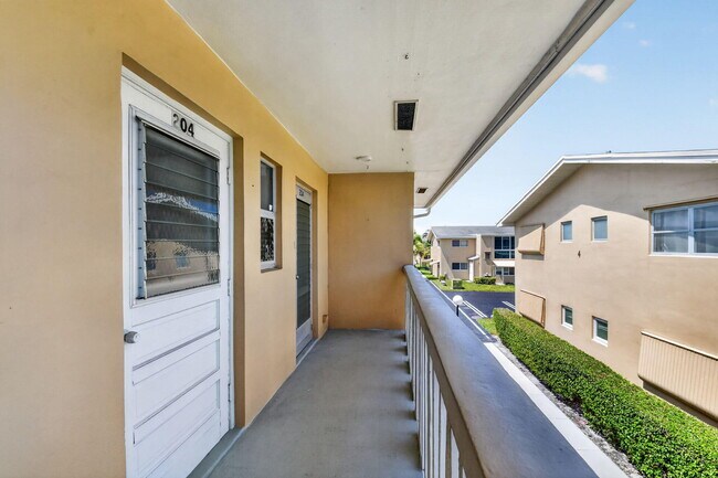 Photo - 2111 NE 1st Ct Unit 204