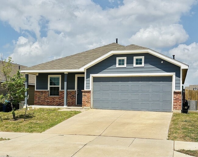 Building Photo - Modern Comfort Meets Prime Location – Single-Story Living at Its Best!