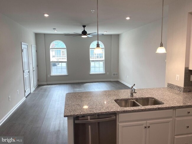 Photo - 7911 Independence Dr