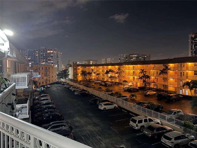 Photo - 1913 S Ocean Dr Unidad 410