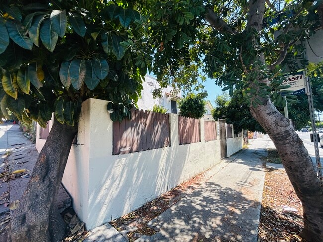 Building Photo - 1404 Echo Park Ave Unit 1404