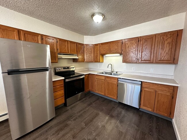 Updated 2bed/1bath Condo at Castle Place - Updated 2bed/1bath Condo at Castle Place Unit 1