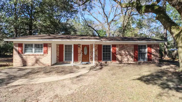 Photo - 5850 Montfort Rd S
