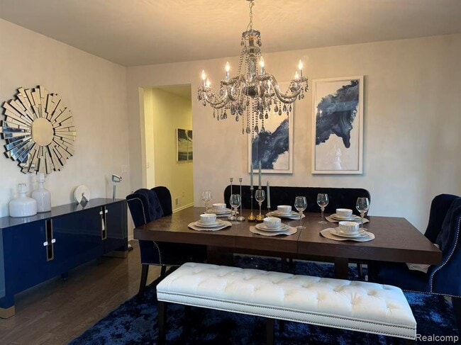 Photo - 5791 Northford