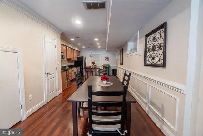 Photo - 106 W Cross St