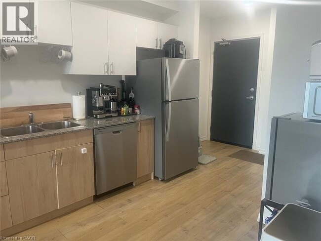 Photo - 181 Elmira Rd S Unit 706
