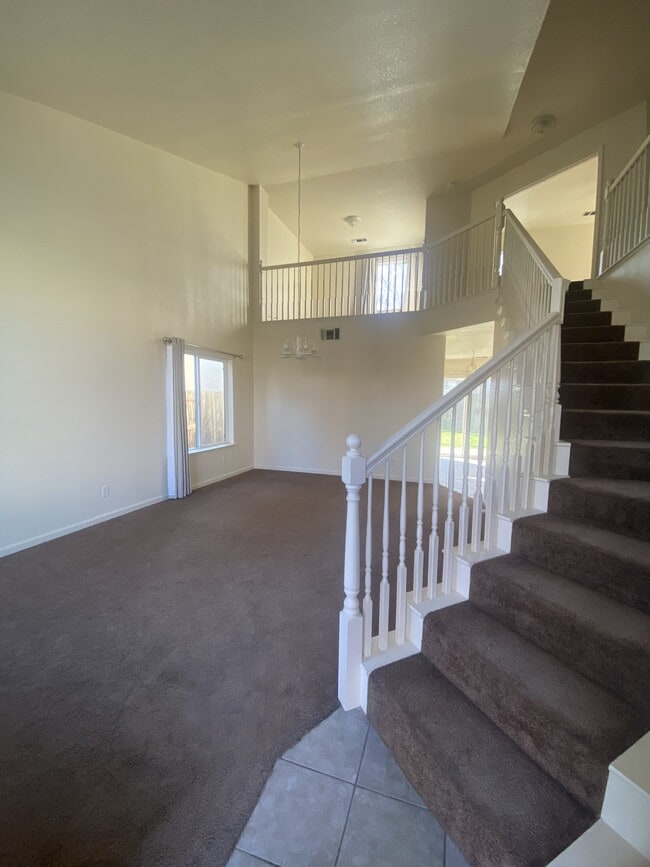 Photo - 1706 Shay Way