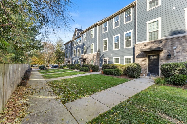 Photo - 1316 Queen Lyon Ct