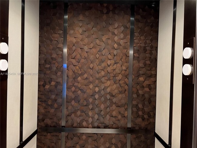 Building Photo - 1451 Brickell Ave Unit 2404