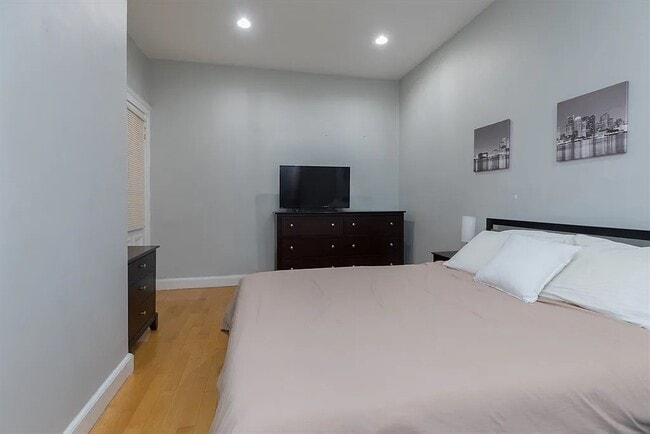 Building Photo - 135 Marlborough St Unit 19