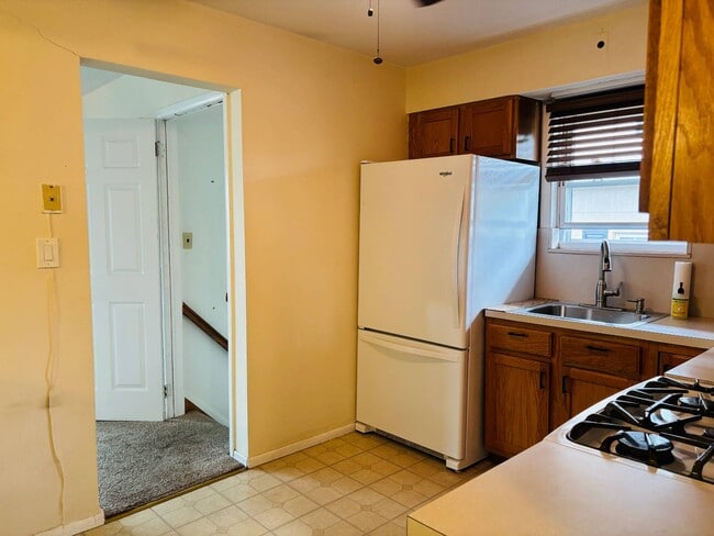 Building Photo - 220 Mountainview Ave