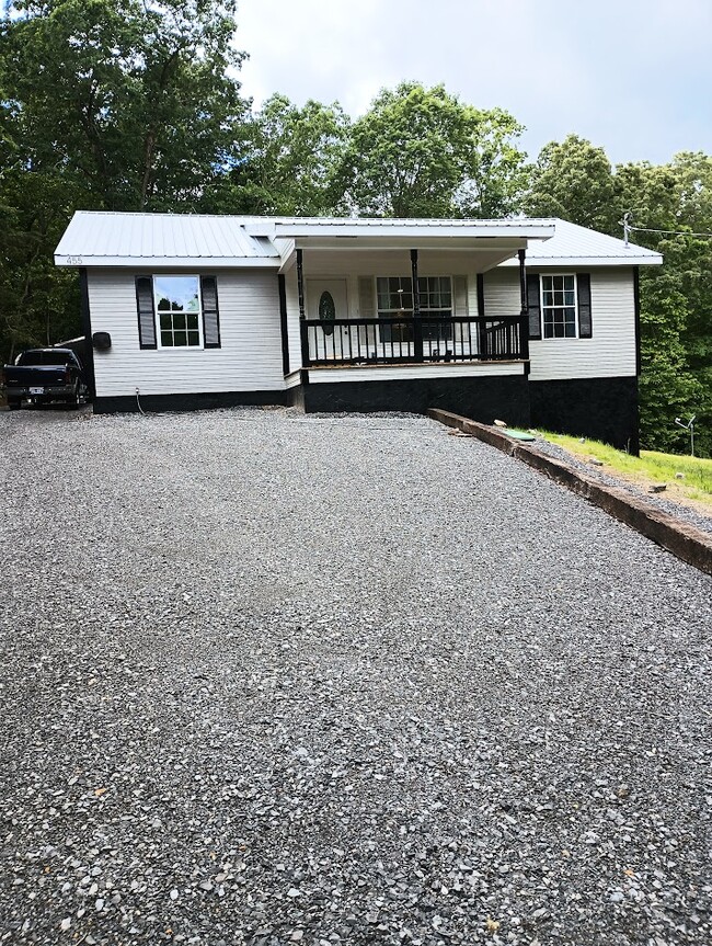 New Roof and extra parking space - 455 Highland Dr Casa