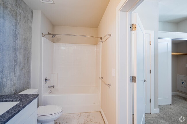 Mazarin- 1BR, 1BA