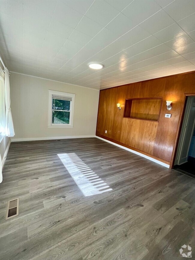 Building Photo - 922 Napa St Rental