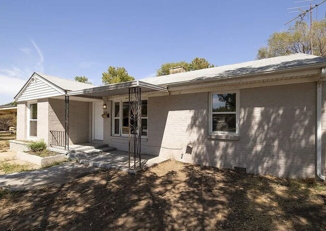 Building Photo - 1222 E Del Mar St Rental