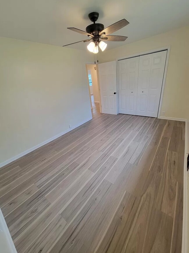 Photo - 106 E Harrier St