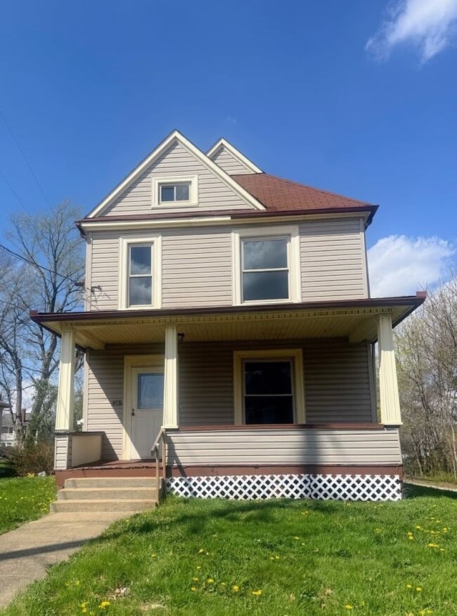 Building Photo - Spacious 4-Bedroom Home in North Canton – Prime Location