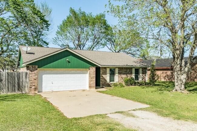 Building Photo - 530 Tall Timber Dr