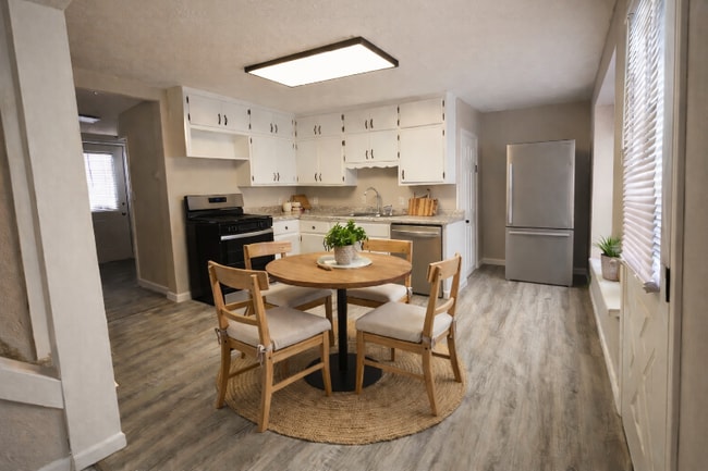 Photo - 108 E Cleveland St