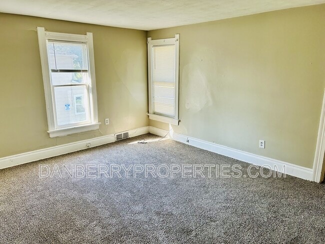 Photo - 457 Parker Ave Unit Upper