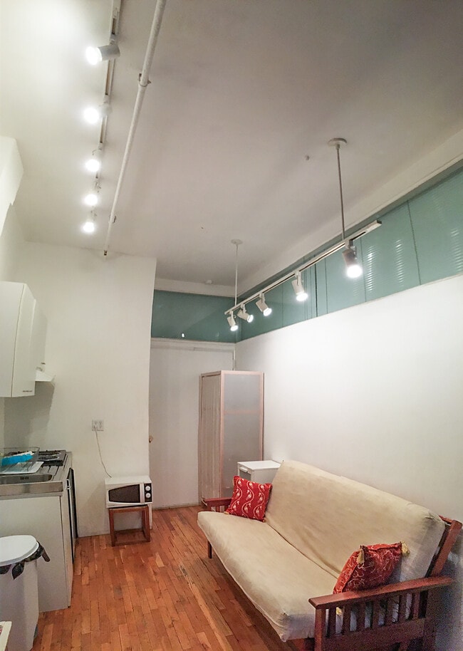 Photo - 169 Mercer St