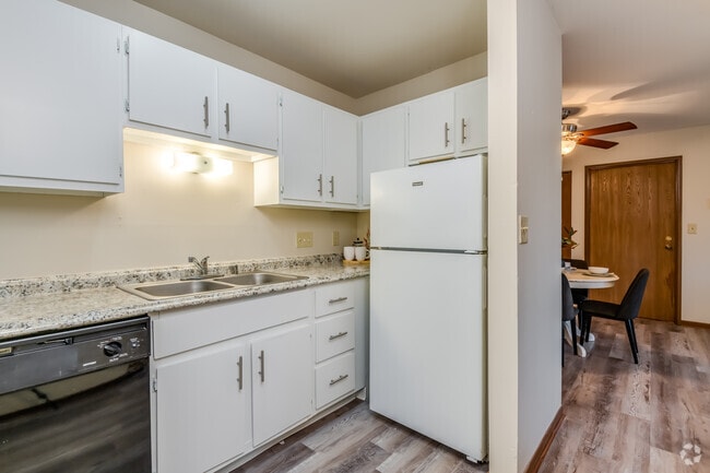 2 BR, 1 BA - 960SF