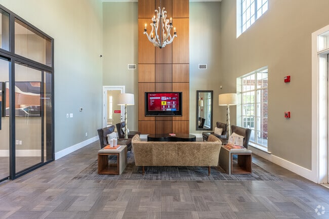 CLUBHOUSE - Oaks at Sugarloaf