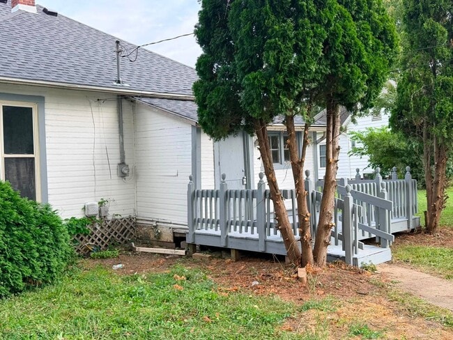 Photo - 633 S Apperson Way