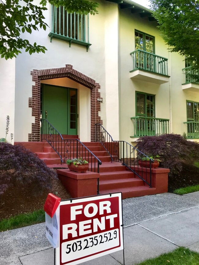 Lovely main entrance - 1911 NE 22nd Ave Unit 3