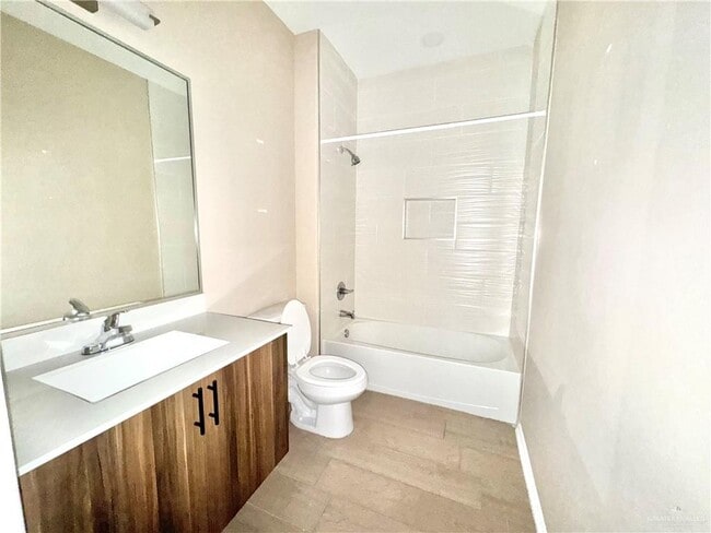 3105 W Driftwood St Unit 4