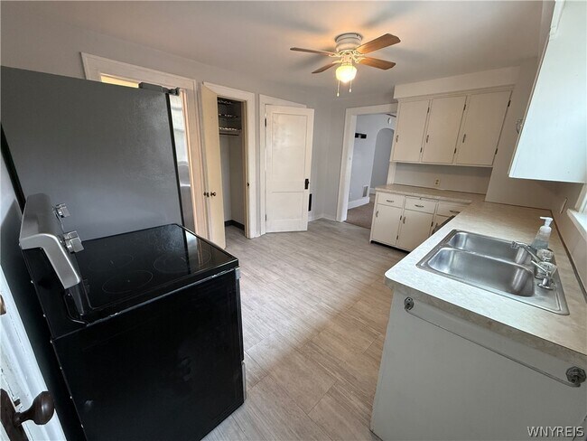 Photo - 1035 Oliver St