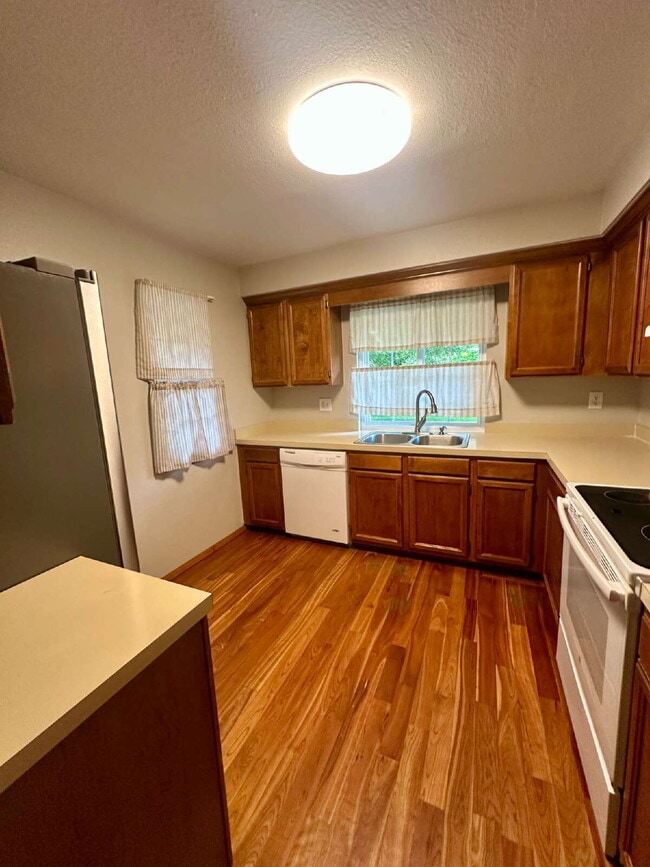 Photo - Don't Miss out on this 2 Bed +Loft Townhome in Northpark Available August 14th, 2026! Unidad D