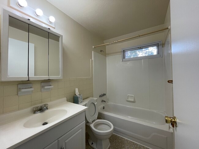 Photo - Woodside Court Apartments